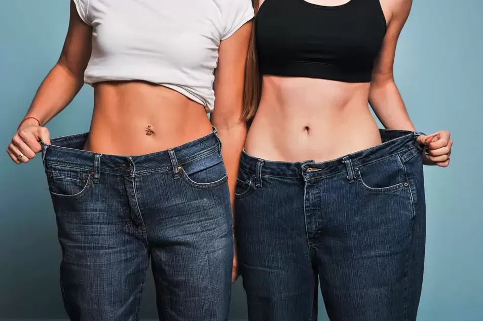 الفتيات النحيفات اللواتي فقدن الوزن عند التغذية السليمة