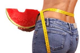 فقدان الوزن عند اتباع حمية البطيخ